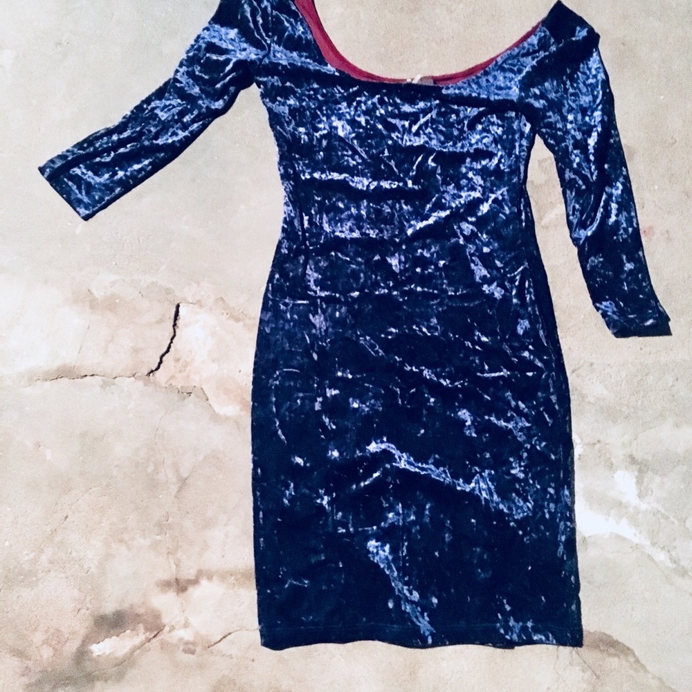 Scoop neck velvet dress